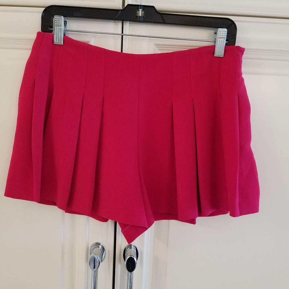 Magenta pleated short culottes